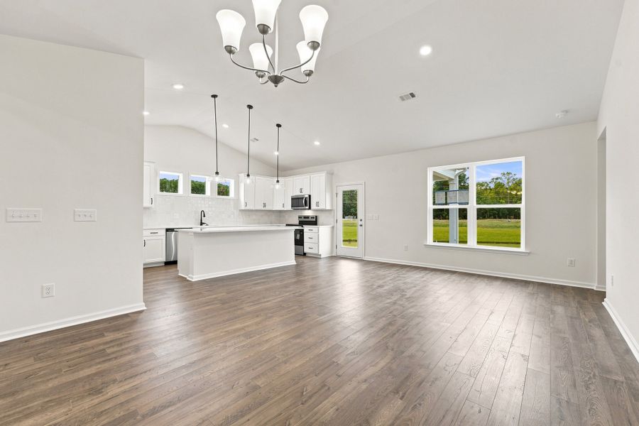 Spacious, unfurnished interior of a new home in Somerset, Myrtle Beach (Image 21).