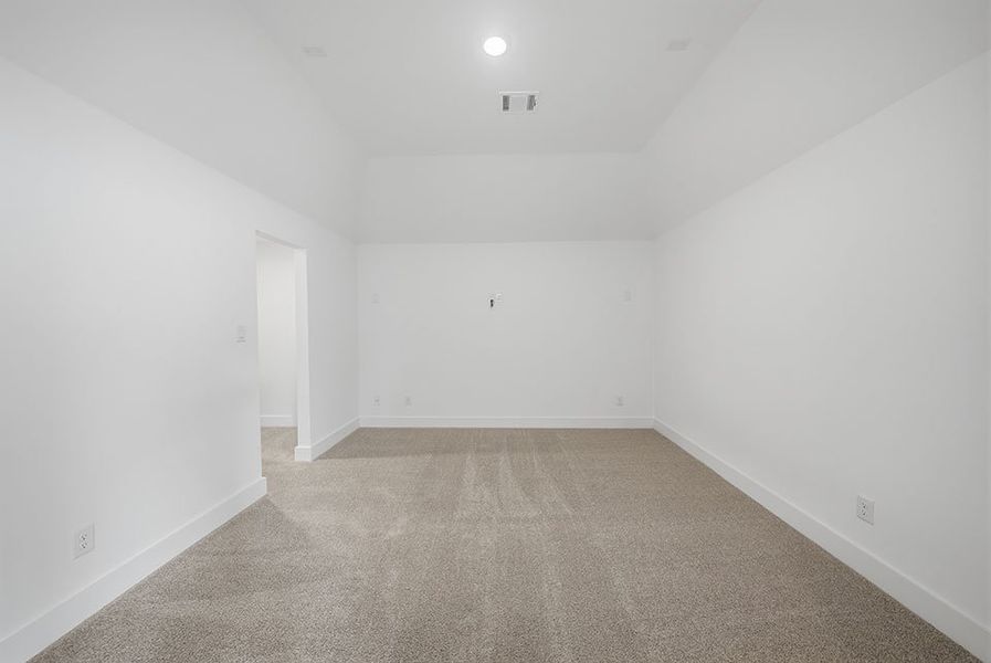 Spacious, unfurnished interior of a new home in Tavolo Park, Fort Worth (Image 34).