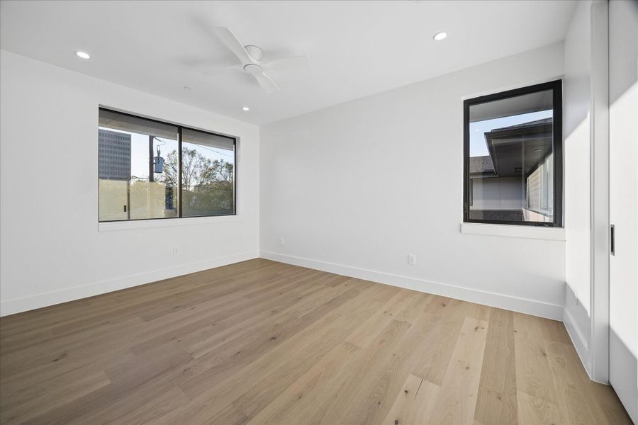 Spacious, unfurnished interior of a new home in , Bellaire (Image 23).