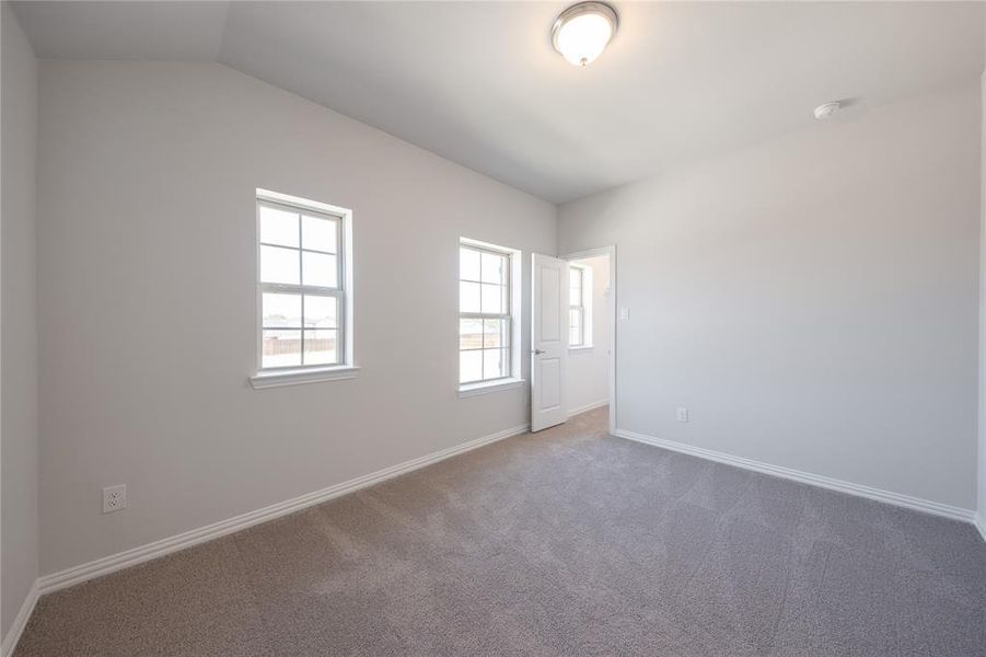 Spacious, unfurnished interior of a new home in Lake Pointe: Lake Pointe at Paloma Creek, Little Elm (Image 14).