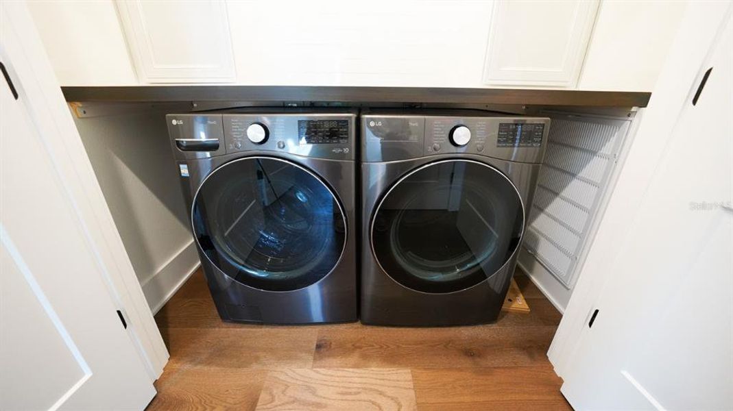 Apartment full size washer/dryer
