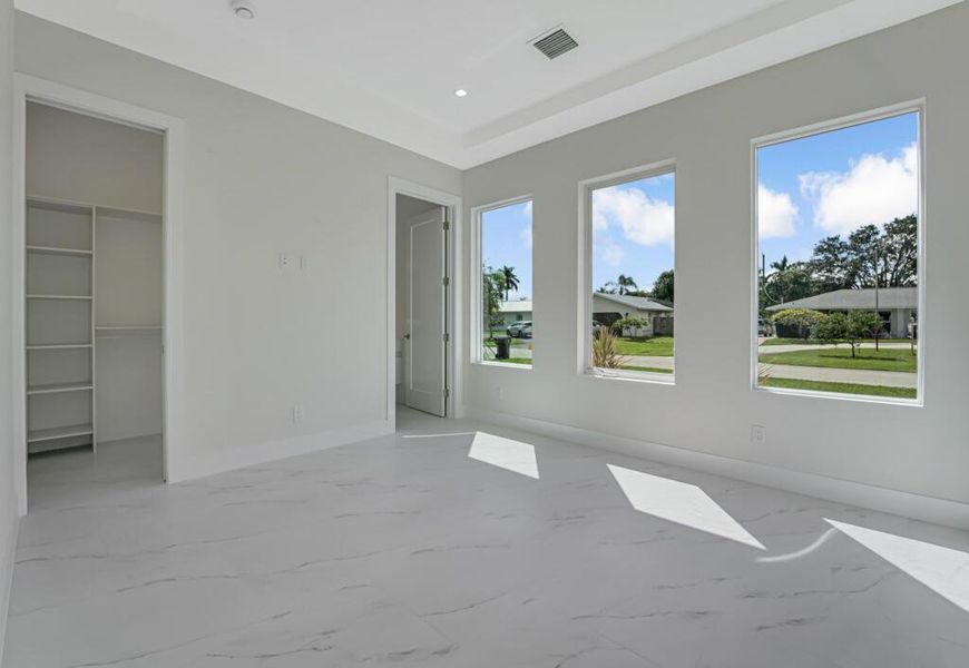 Spacious, unfurnished interior of a new home in , Lake Worth (Image 40).