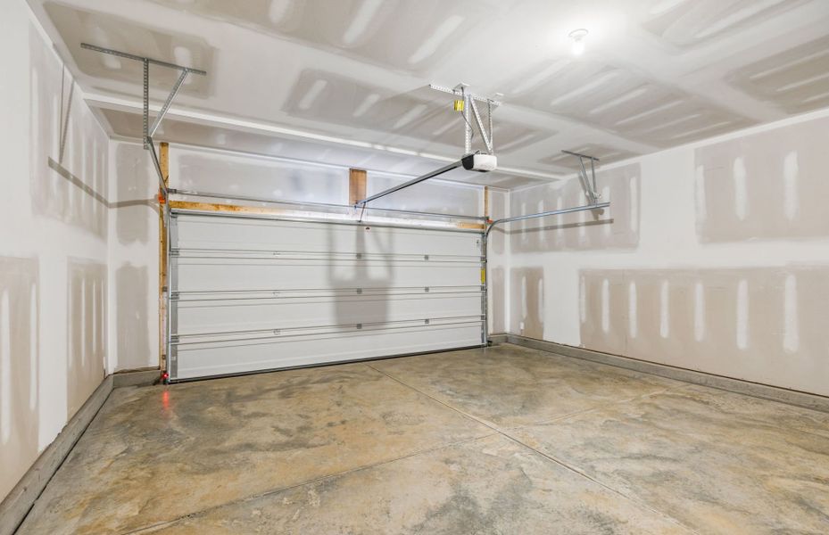 Spacious, unfurnished interior of a new home in Highlands of Carter's Station, Columbia (Image 13).