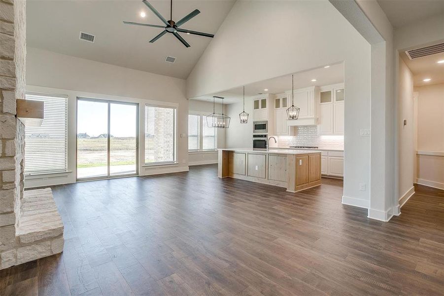 Spacious, unfurnished interior of a new home in Matthews Farm, Venus (Image 21).