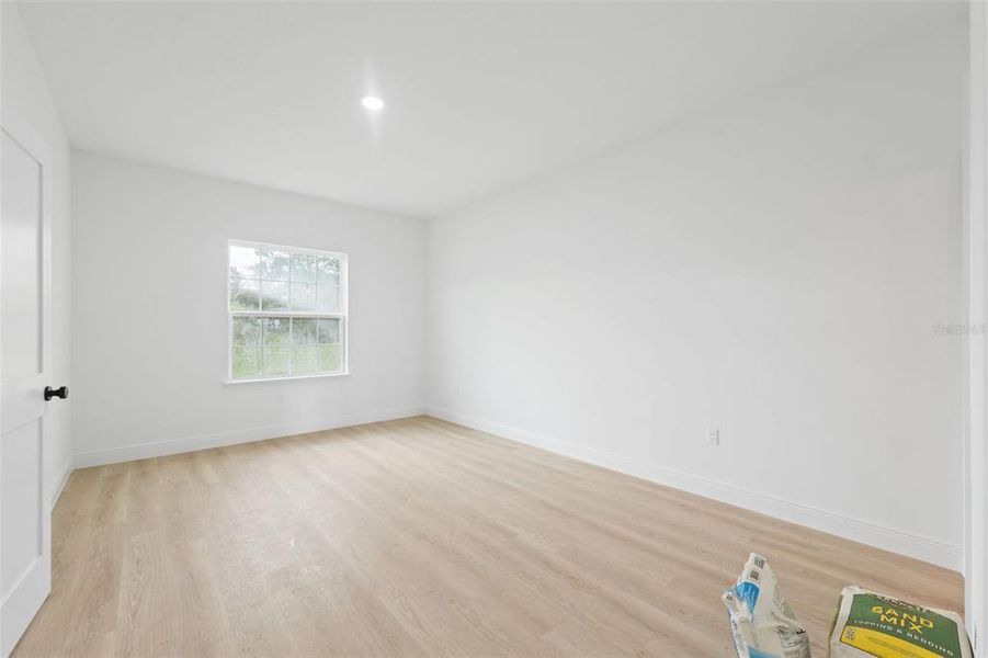 Spacious, unfurnished interior of a new home in , Ocala (Image 28).