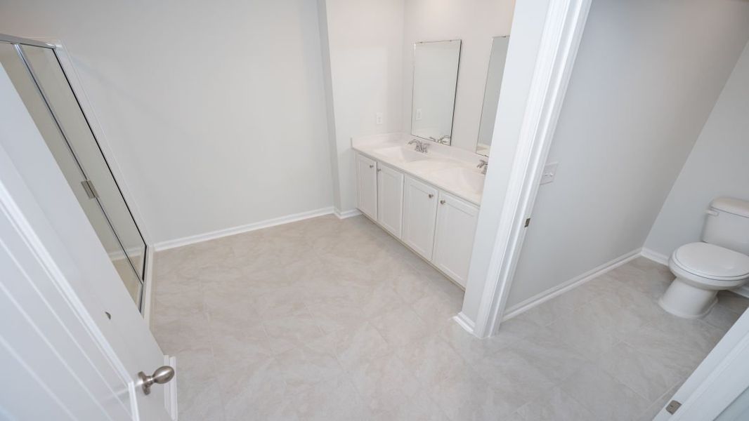 Representative unfurnished interior of a home built from the ROBIE by D.R. Horton in Indigo Preserve, Leland (Image 36).