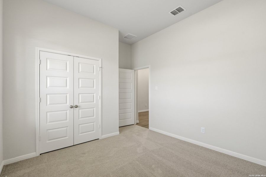 Spacious, unfurnished interior of a new home in Cinco Lakes, San Antonio (Image 22).