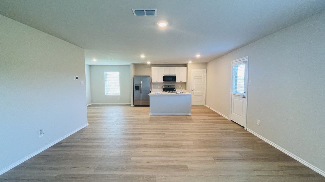 Spacious, unfurnished interior of a new home in Sunnycreek, Crowley (Image 11).