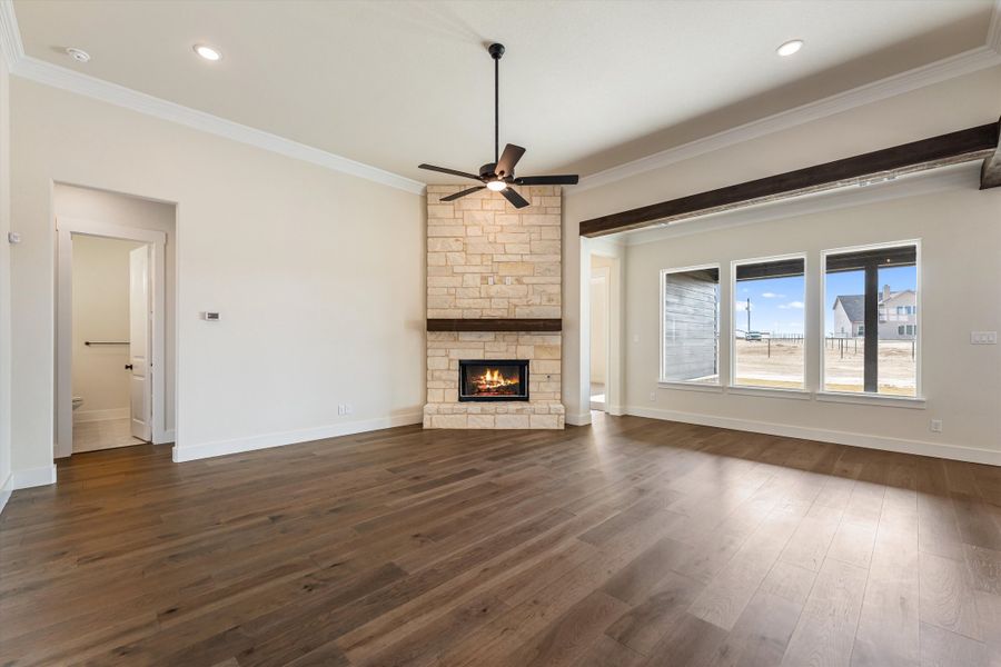 Spacious, unfurnished interior of a new home in Eagle Ridge Estates, Weatherford (Image 19).