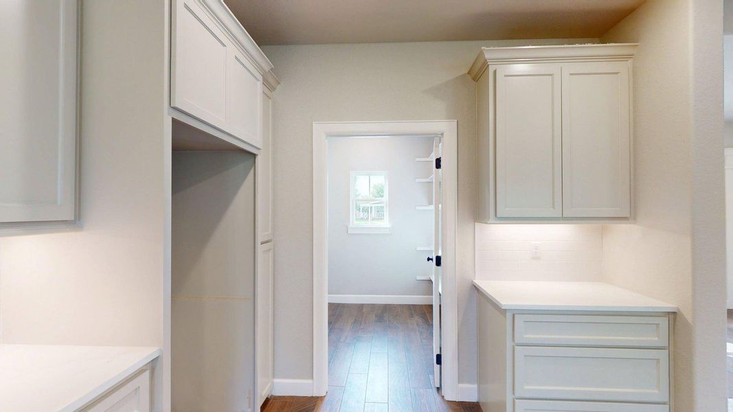 Spacious, unfurnished interior of a new home in , Lake Jackson (Image 24).