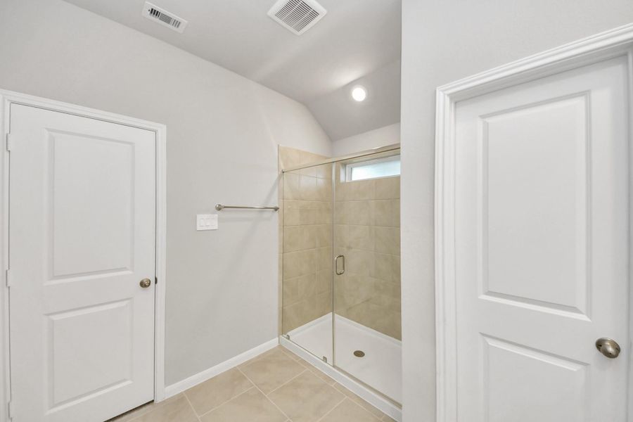 Spacious, unfurnished interior of a new home in Montgomery Ridge: Landmark Collection, Montgomery (Image 18).