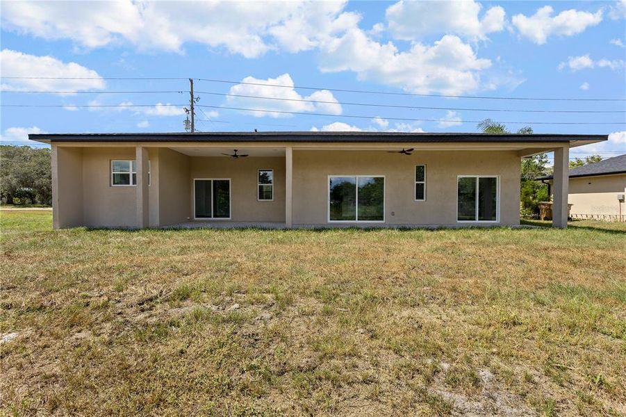Exterior details and patio area of a home in , Leesburg (Image 2).