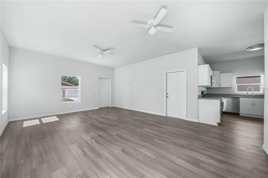 Spacious, unfurnished interior of a new home in , Sebring (Image 45).