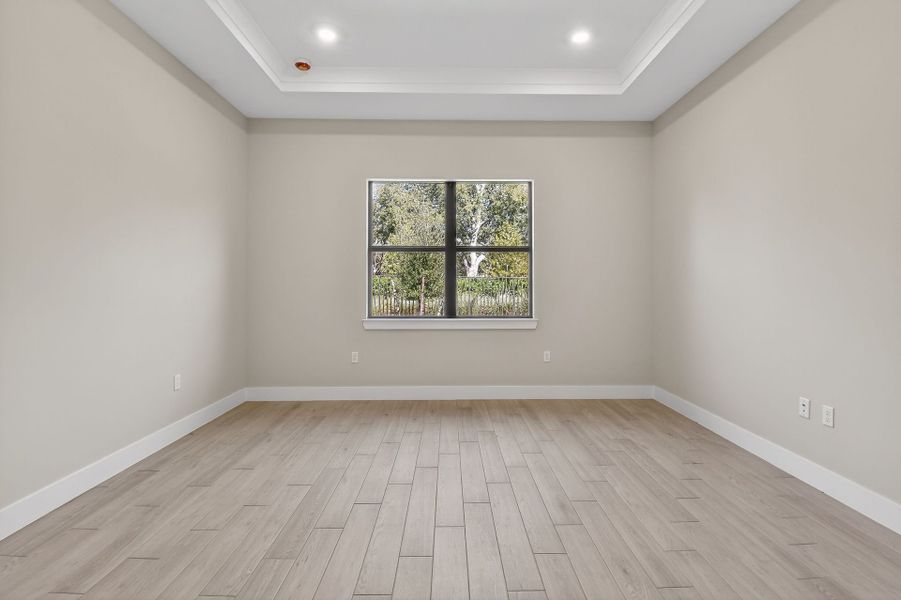 Spacious, unfurnished interior of a new home in Greyhawk Landing, Lake Worth (Image 31).