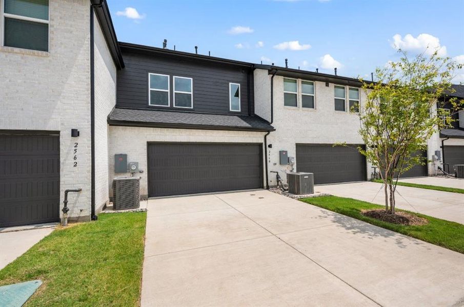 Front exterior of a new home in Chelsea Commons, Allen, TX, highlighting curb appeal (Image 15). Front exterior of a new home in Chelsea Commons, Allen, TX, highlighting curb appeal (Image 15).