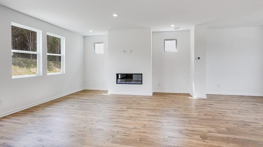 Spacious, unfurnished interior of a new home in Heritage River, Euharlee (Image 21).