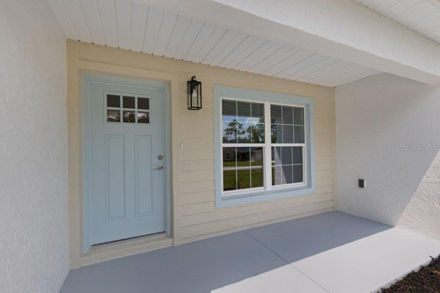 Exterior details and patio area of a home in , Citrus Springs (Image 3).