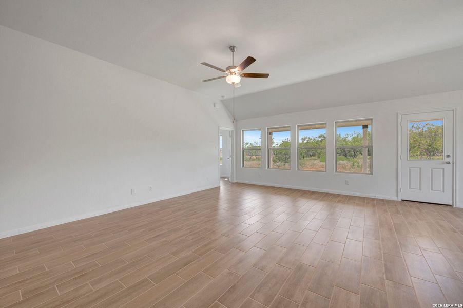 Spacious, unfurnished interior of a new home in Chaparral Ranch, Floresville (Image 16).