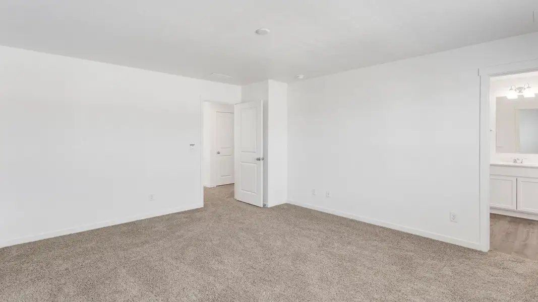 Spacious, unfurnished interior of a new home in Sky Ranch, Watkins (Image 17).