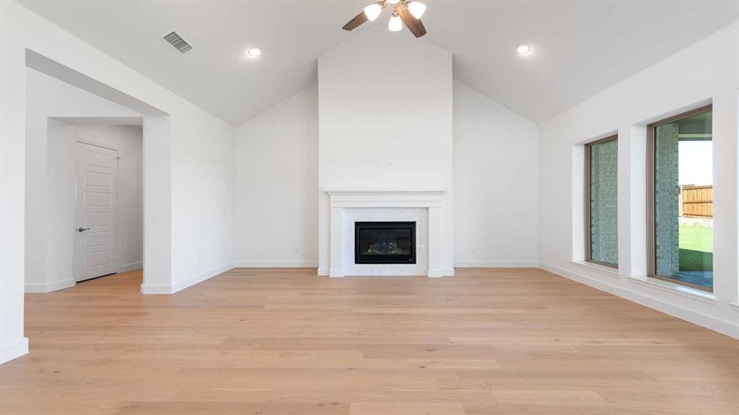 Spacious, unfurnished interior of a new home in Terraces 72', Rockwall (Image 18). Spacious, unfurnished interior of a new home in Terraces 72', Rockwall (Image 18).