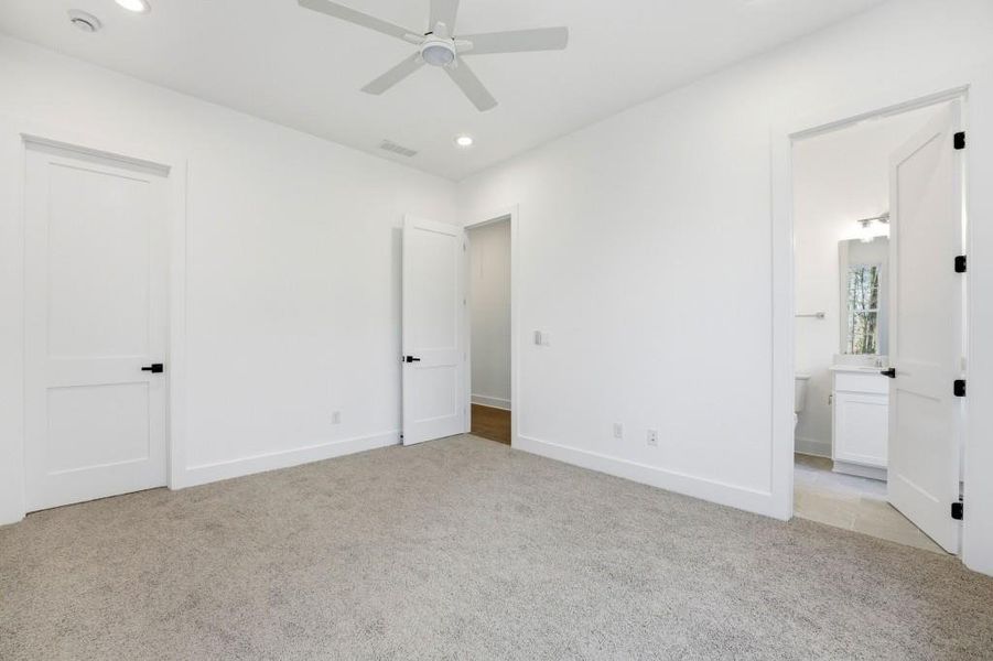 Spacious, unfurnished interior of a new home in , Roswell (Image 34).