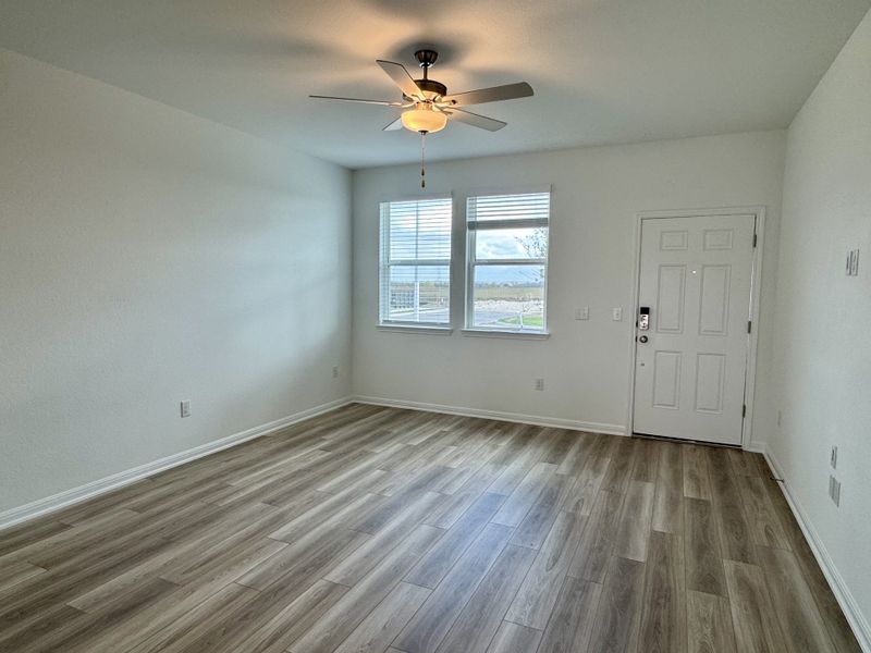 Spacious, unfurnished interior of a new home in Longview 40s - Alley, Del Valle (Image 6).