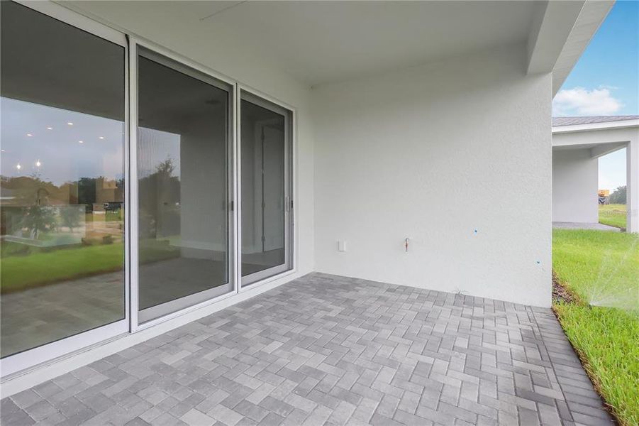 Exterior details and patio area of a home in Cresswind at Hammock Oaks, Lady Lake (Image 30).