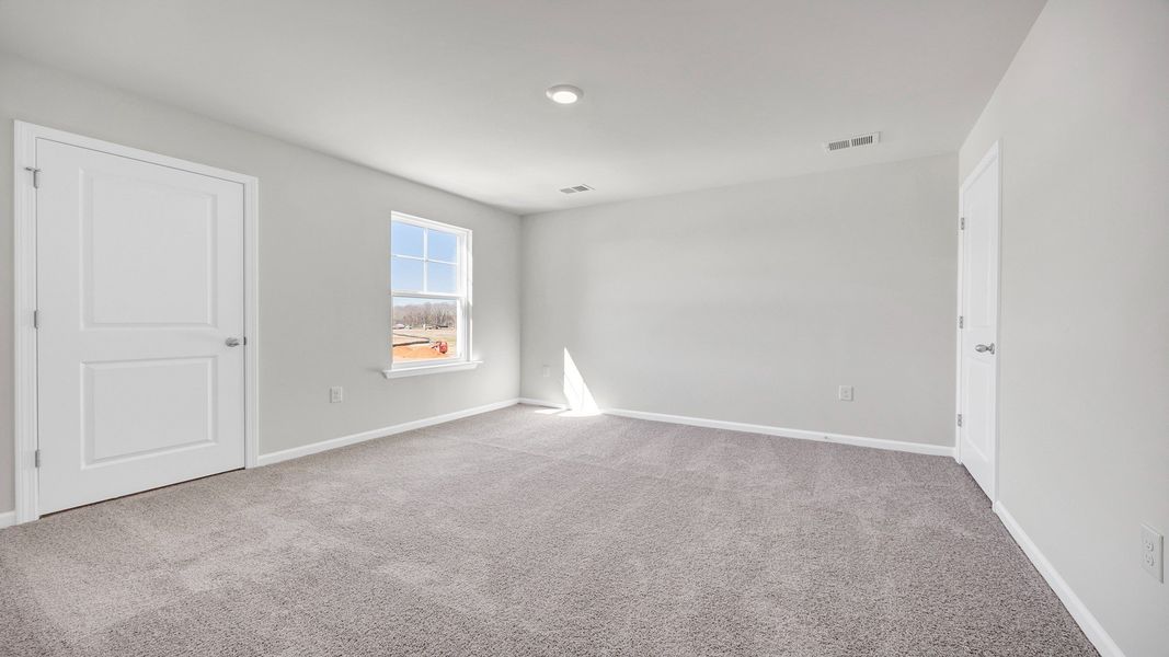 Spacious, unfurnished interior of a new home in Meadowview Plantation, Sumter (Image 20).