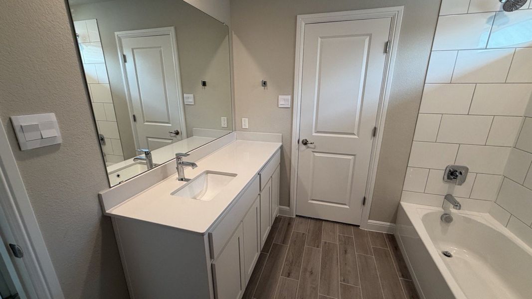 Furnished interior view inside a new home in Shannon Creek, Burleson (Image 11). Furnished interior view inside a new home in Shannon Creek, Burleson (Image 11).