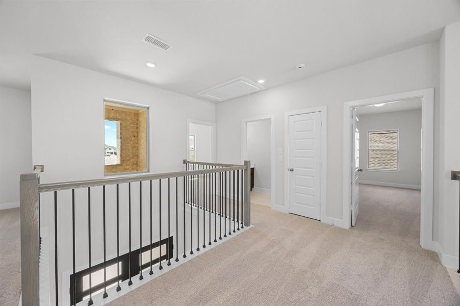 Representative image. Features, selections and colors may vary.