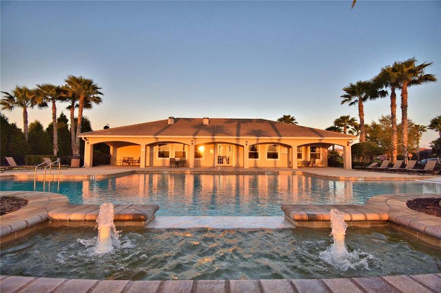 Community amenities in , Auburndale (Image 61).