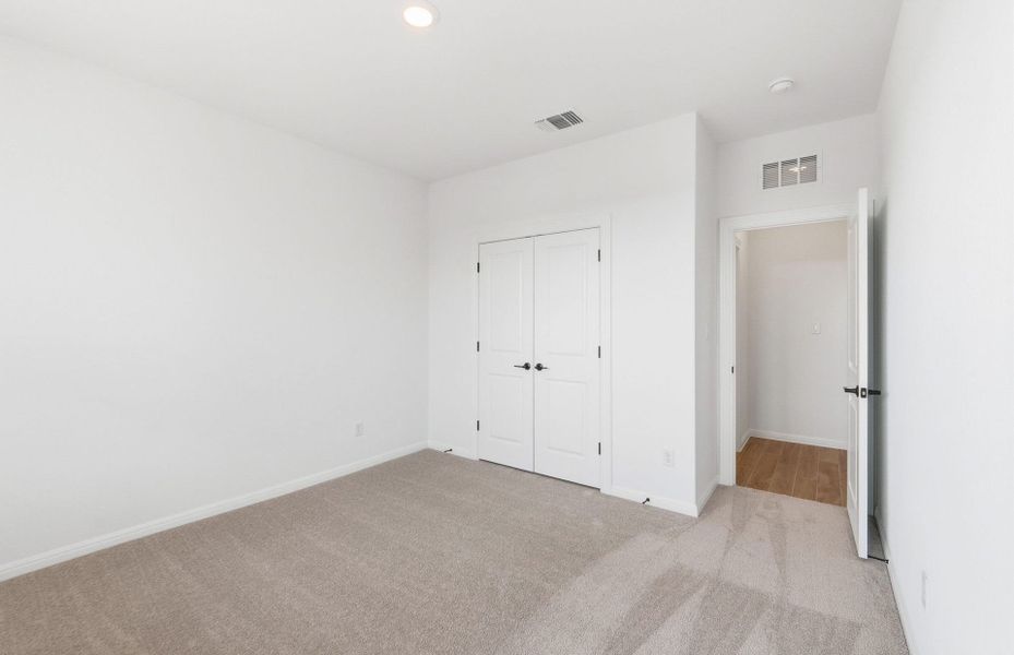 Spacious, unfurnished interior of a new home in Saddleback at Santa Rita Ranch, Liberty Hill (Image 54).