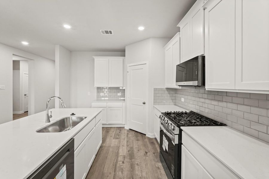 Furnished interior view inside a new home in Magnolia Springs, Montgomery (Image 8).