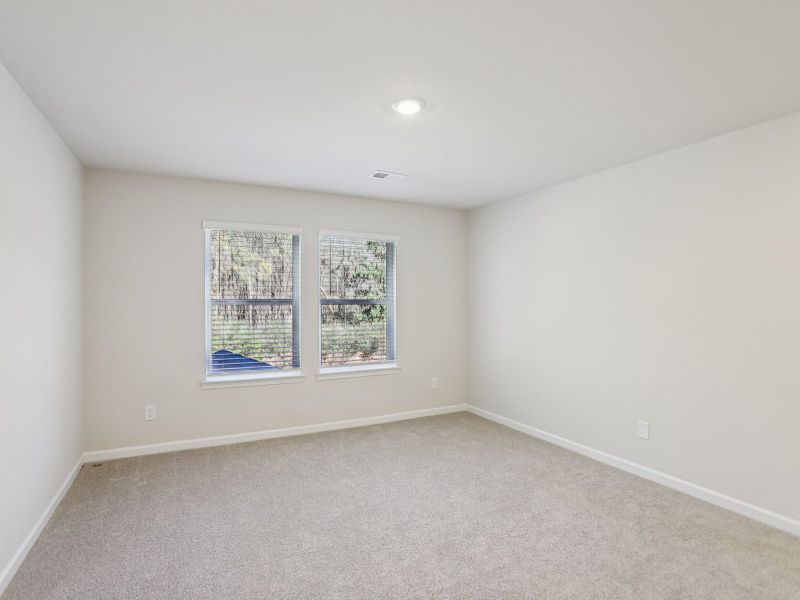 Spacious, unfurnished interior of a new home in Westmont Preserve, Powder Springs (Image 14).