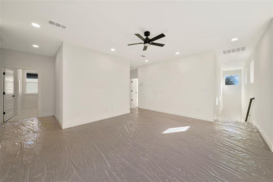 Spacious, unfurnished interior of a new home in , Garland (Image 28).