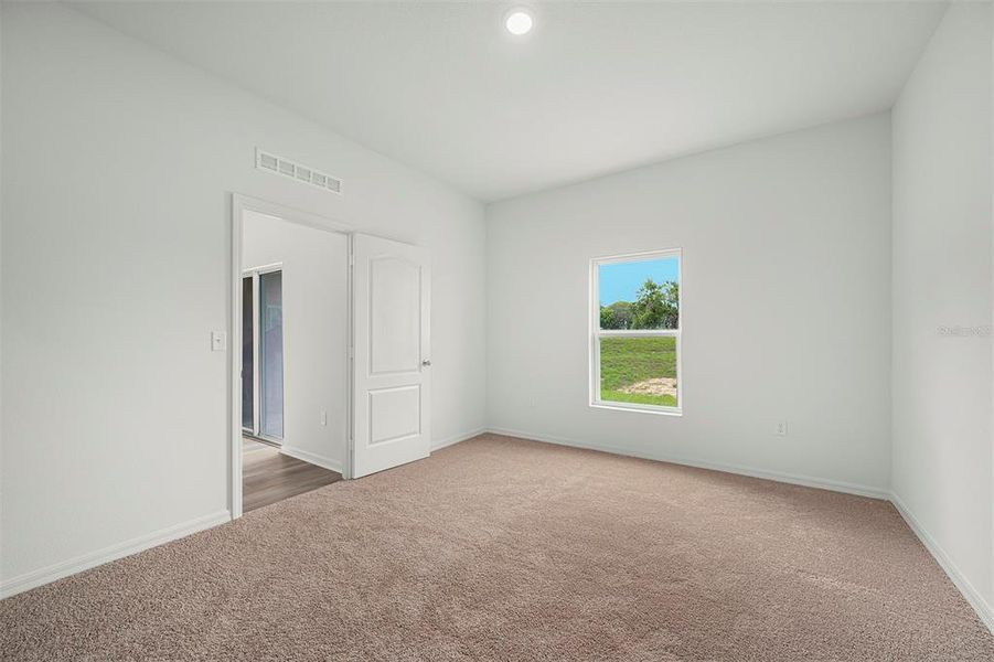 Spacious, unfurnished interior of a new home in Tula Parc, Astatula (Image 16).