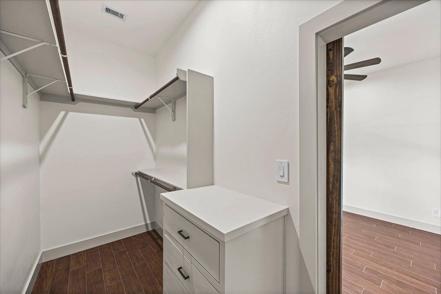 Furnished interior view inside a new home in , Baytown (Image 11).