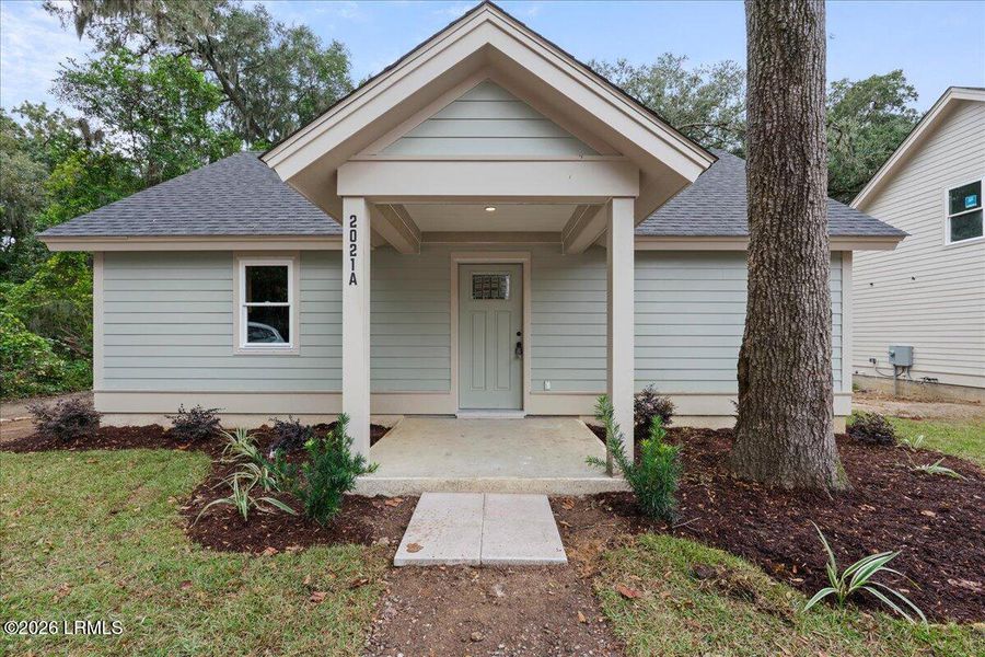 Exterior details and patio area of a home in , Beaufort (Image 29).