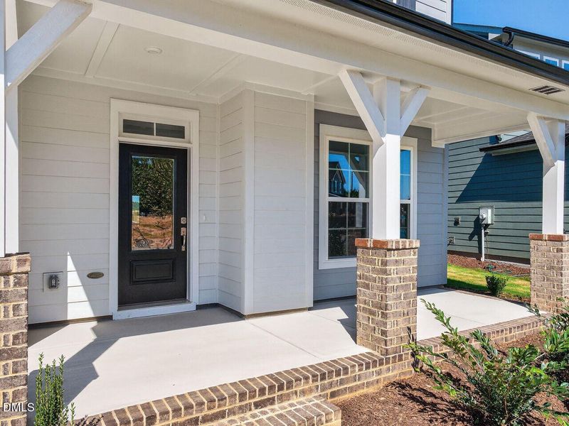 004-1280x960-front-porch