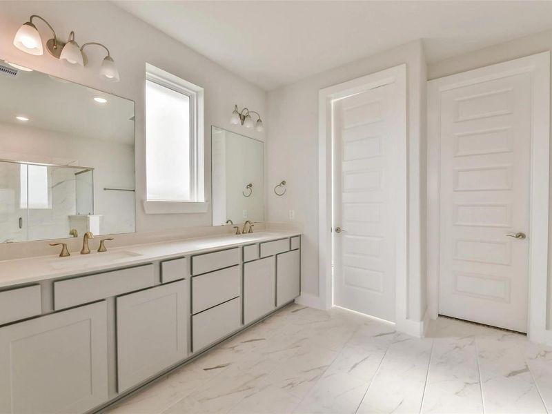Furnished interior view inside a new home in Lago Mar, Texas City (Image 10).
