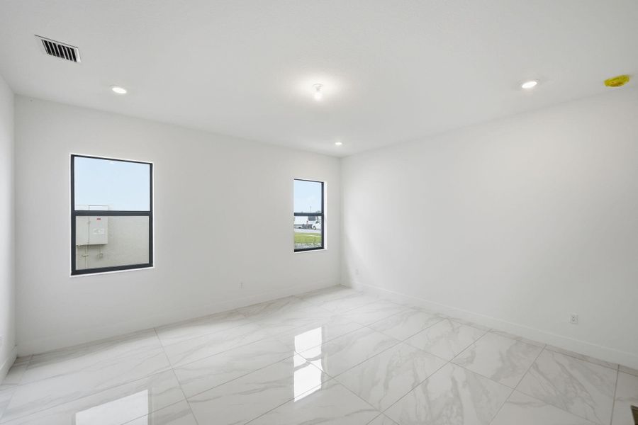 10-web-or-mls-10146-royal-ascot-ave