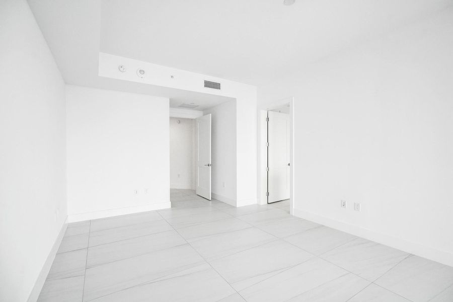Spacious, unfurnished interior of a new home in , Fort Lauderdale (Image 25). Spacious, unfurnished interior of a new home in , Fort Lauderdale (Image 25).
