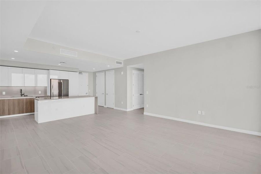 Spacious, unfurnished interior of a new home in , St. Petersburg (Image 23).