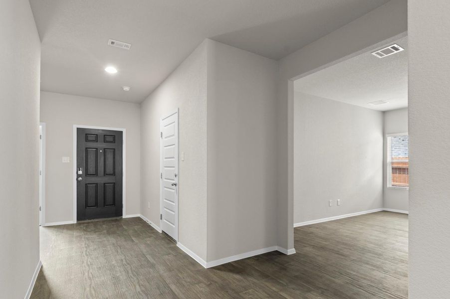 Spacious, unfurnished interior of a new home in Oaks at San Gabriel, Georgetown (Image 19).