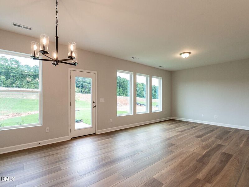 018-1280x960-dining-family