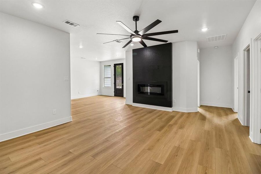 Spacious, unfurnished interior of a new home in , Mesquite (Image 10).