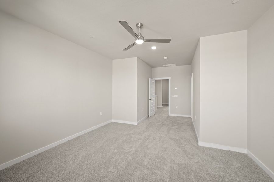 Spacious, unfurnished interior of a new home in Wildridge, Oak Point (Image 21).