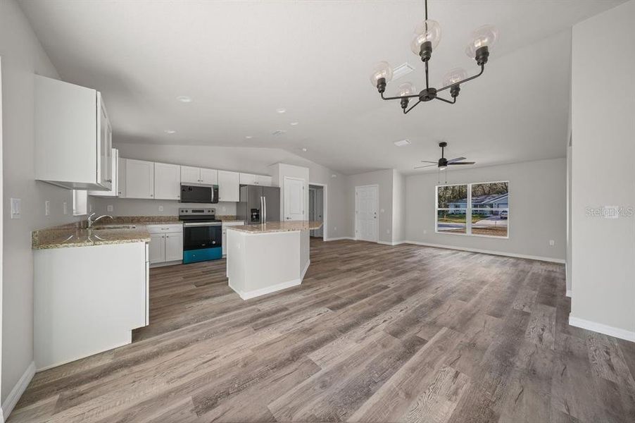 Spacious, unfurnished interior of a new home in , Citrus Springs (Image 14).