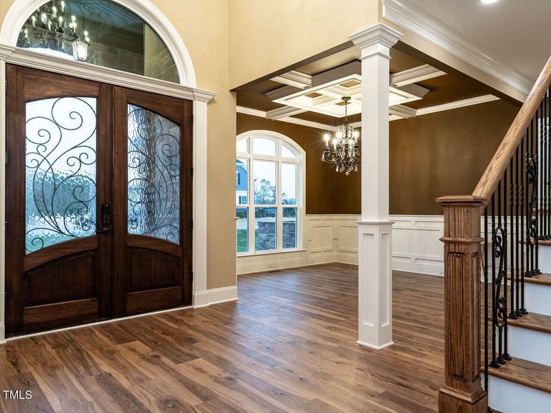 005-1280x960-entry-foyer