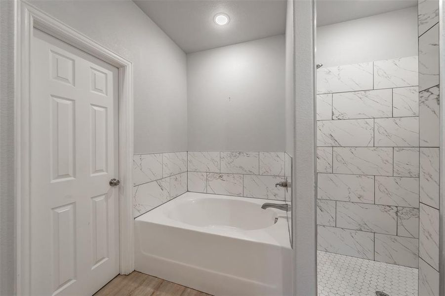 Furnished interior view inside a new home in , Cleburne (Image 12).